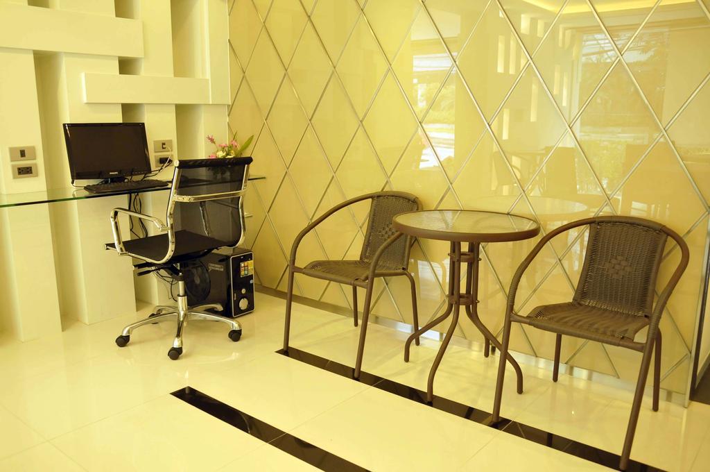 The Moonite Boutique Hotel Bangkok Buitenkant foto