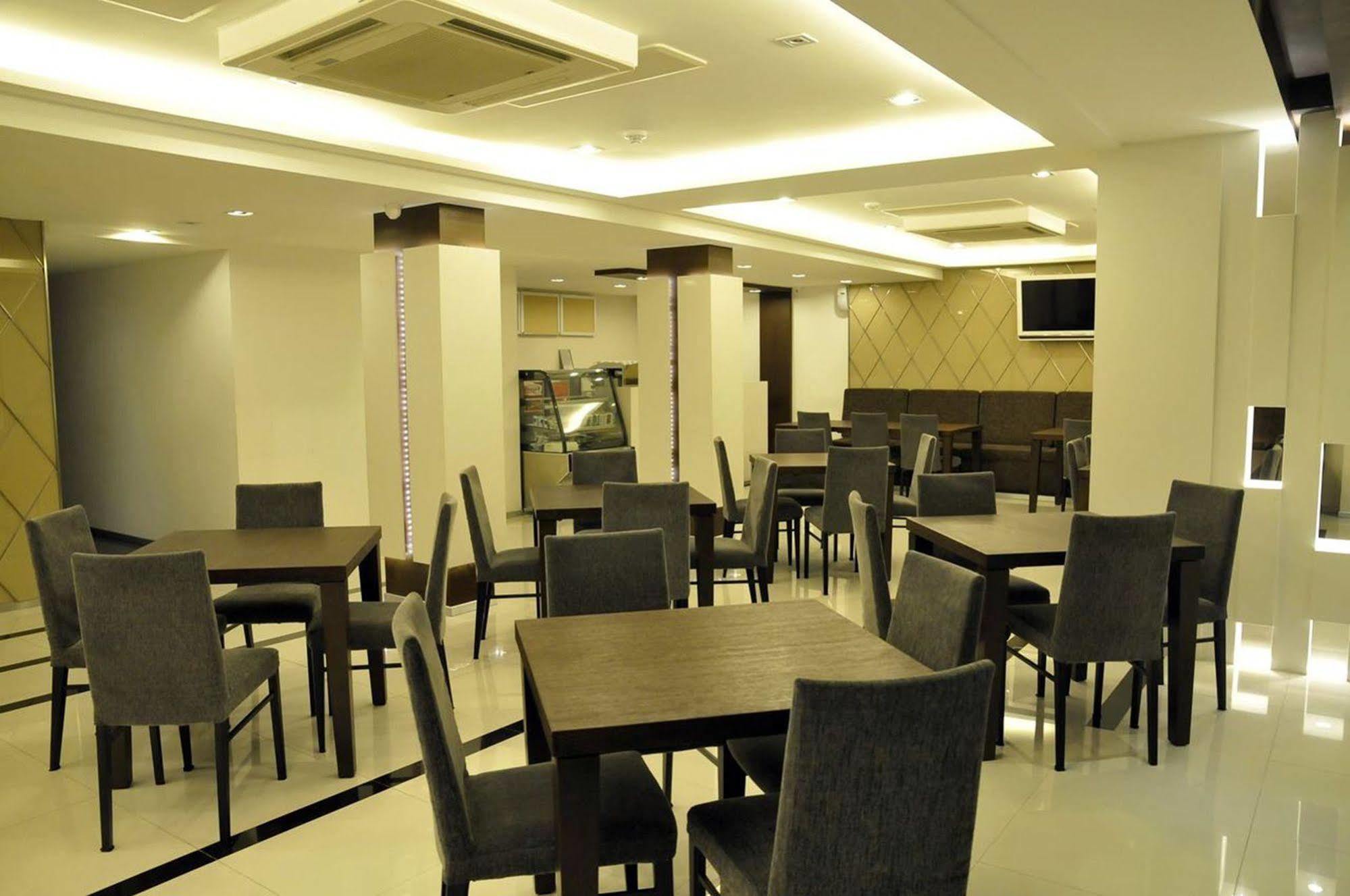 The Moonite Boutique Hotel Bangkok Buitenkant foto