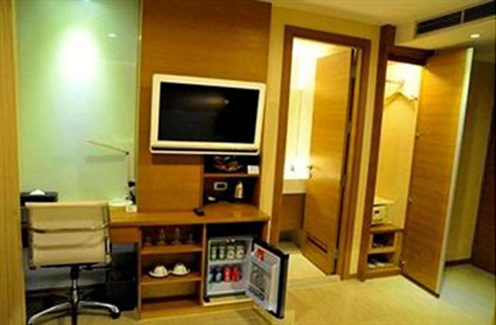 The Moonite Boutique Hotel Bangkok Buitenkant foto