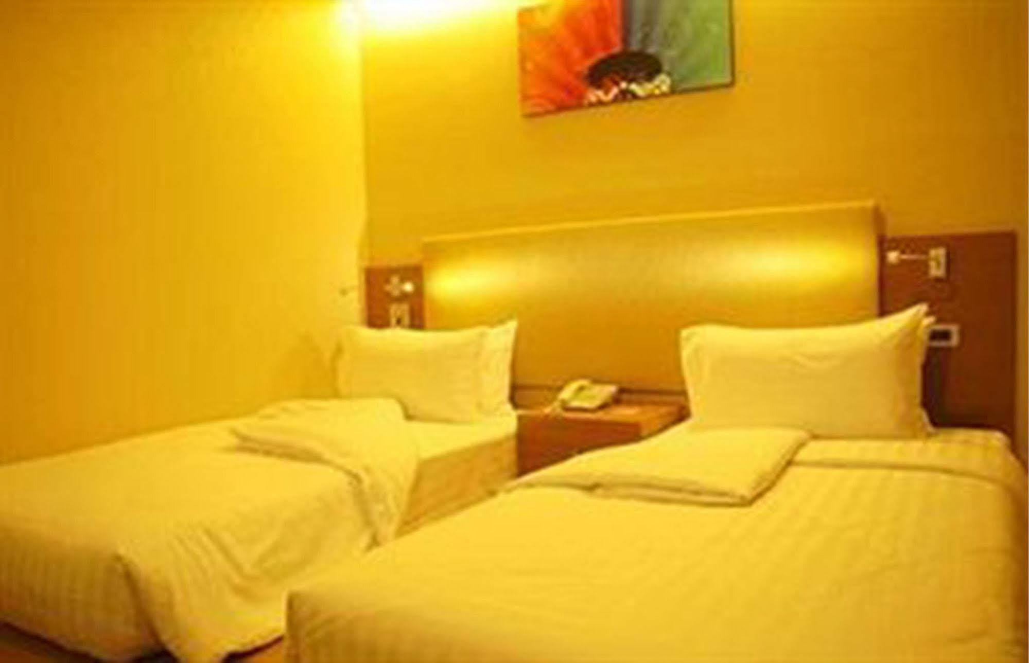 The Moonite Boutique Hotel Bangkok Buitenkant foto
