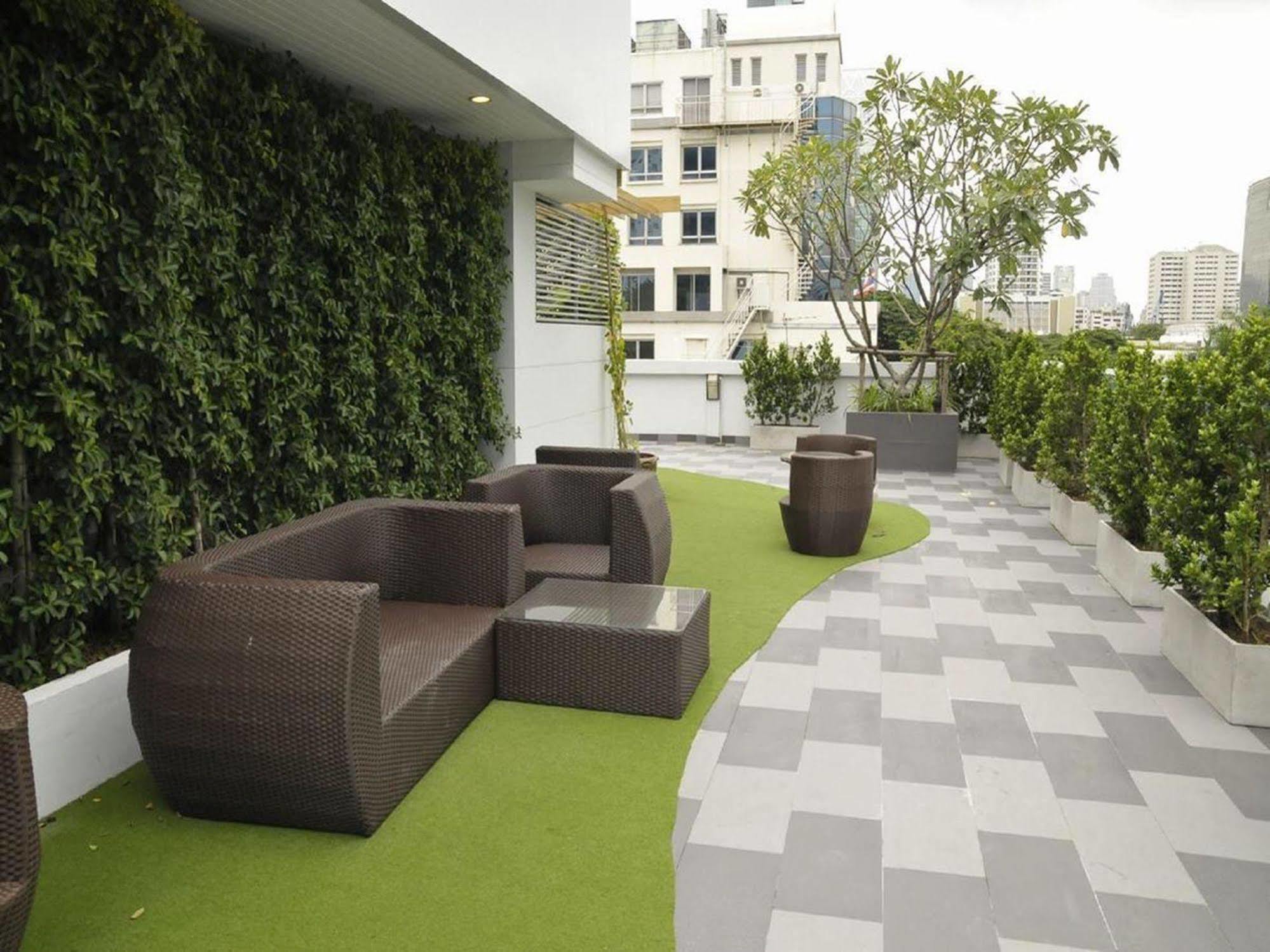 The Moonite Boutique Hotel Bangkok Buitenkant foto