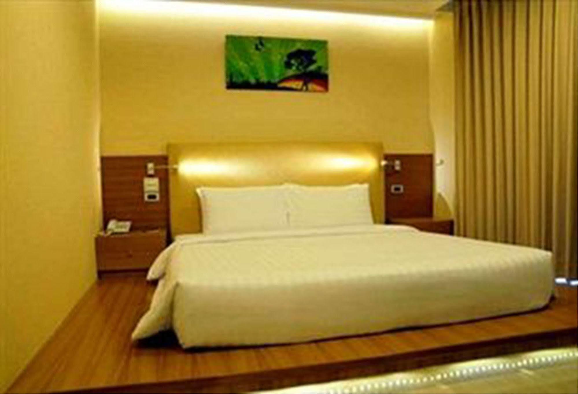 The Moonite Boutique Hotel Bangkok Buitenkant foto